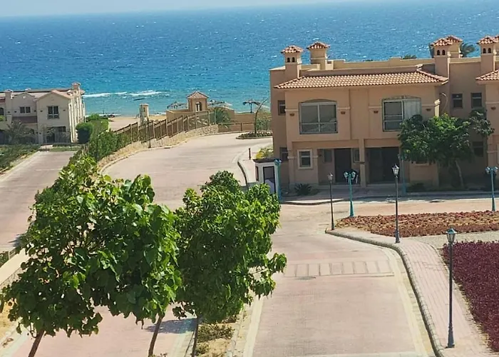 La Vista Topaz * عين السخنة